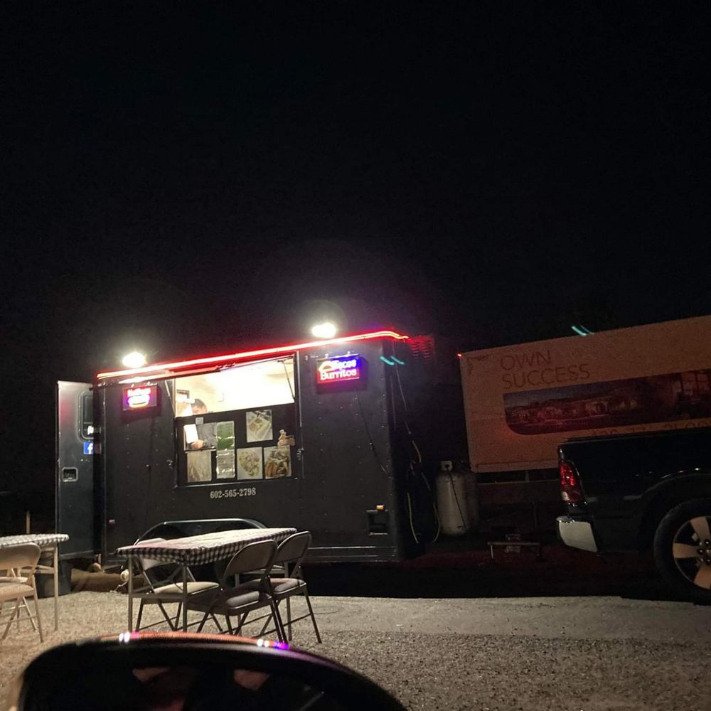 Tavos Hot dogs and Tacos - a taco truck at night - Tacos Near Me - Mesa, Arizona