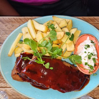 Den Glade Gris - Spare ribs, cole slaw and fries - Gastropubs Near Me - Oslo, 03 Den Glade Gris - Spare ribs, cole slaw and fries - Gastropubs Near Me - Oslo, 03