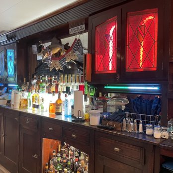 Leunes Tavern - Main bar - Bars Near Me - Honesdale, Pennsylvania Leunes Tavern - Main bar - Bars Near Me - Honesdale, Pennsylvania