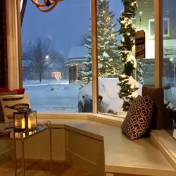Brew Merchant - Cozy window seating