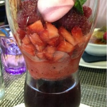 Villa Noë - Red fruits soup over strawberry ice cream and fresh fruits - French Near Me - Pornic, 44
