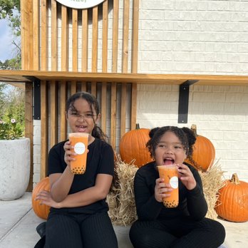 Lemongrass Kitchen - two young girls sitting on the ground and holding drinks - Bubble Tea Near Me - Palestine, Texas Lemongrass Kitchen - two young girls sitting on the ground and holding drinks - Bubble Tea Near Me - Palestine, Texas
