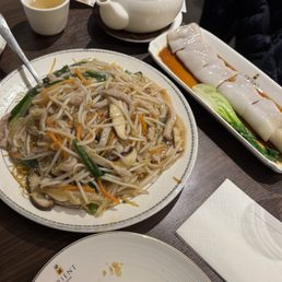 Crispy noodles, pork cheung fun Crispy noodles, pork cheung fun