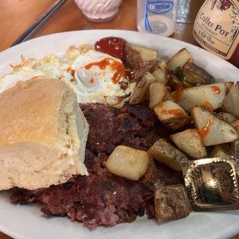Coffee Pot Restaurant - Coffee Pot Restaurant in Sedona, AZ. Corned beef hash breakfast. - Breakfast & Brunch Near Me - Sedona, Arizona Coffee Pot Restaurant - Coffee Pot Restaurant in Sedona, AZ. Corned beef hash breakfast. - Breakfast & Brunch Near Me - Sedona, Arizona