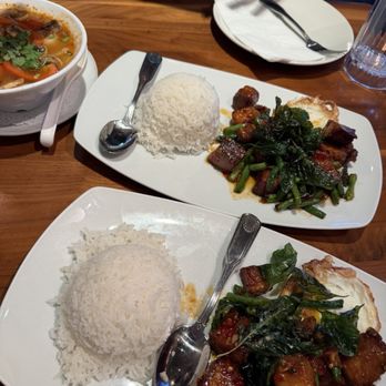 AROI Thai - very good food! good customer service!!! shouuuld get the crispy pork with basil and defo come back again. - Thai Near Me - La Jolla, California