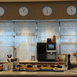 Admirals Club Charles de Gaulle - Food area