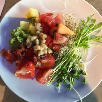 Eatery Social Taqueria - Pineapple salsa, pico de gallo, guacamole, mint-melonsallad etc - Mexican Near Me - Malmö, M