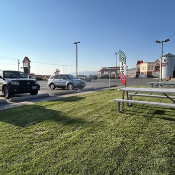 Lodestone Pizza - Picnic tables and great music selection - Pizza Near Me - Missoula, Montana