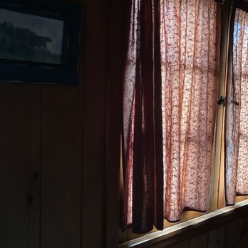 Mangy Moose Trailside Lodge - Cute little curtains that add to the decor and provide privacy. - Hotels Near Me - Grand Marais, Minnesota