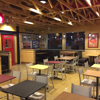 Raising Cane's Chicken Fingers - Dining area - Fast Food Near Me - Riverside, Illinois