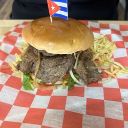 Cafe Cuba - Pan con Bistec de Res