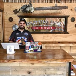 Splitting Edge Axe Throwing Coatesville - Front desk