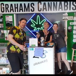 28 Grahams Cannabis - Budtenders