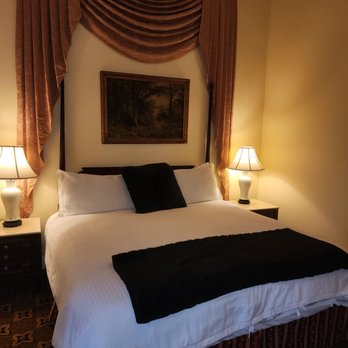 Geiser Grand Hotel - Parlor Room - Hotels Near Me - Baker City, Oregon Geiser Grand Hotel - Parlor Room - Hotels Near Me - Baker City, Oregon