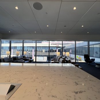 United Club - lounge area with marble counter top - Airport Lounges Near Me - Newark, New Jersey United Club - lounge area with marble counter top - Airport Lounges Near Me - Newark, New Jersey