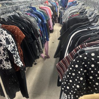 Looking Glass Consignment - Kids clothes - Used, Vintage & Consignment Near Me - Clarksburg, West Virginia Looking Glass Consignment - Kids clothes - Used, Vintage & Consignment Near Me - Clarksburg, West Virginia