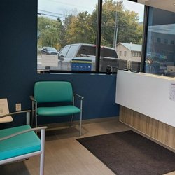 Providence ExpressCare - Brooks and Reserve - Lobby seating