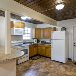 Tall Timbers Retreat & Lodge - Kitchen in Redbud Cabin