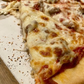 Pizza Capri - Thin and Crispy Pizza - Pizza Near Me - Chicago, Illinois
