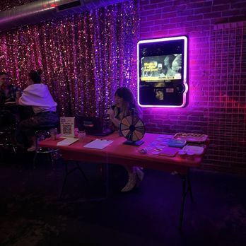Hidden Gem - Trivia! - Cocktail Bars Near Me - St. Louis, Missouri