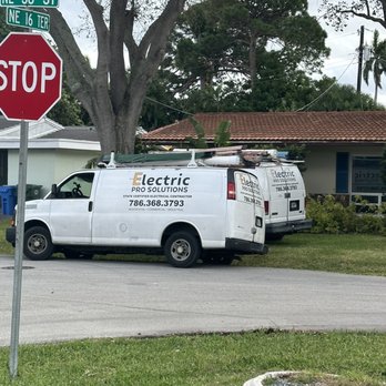 Electric Pro Solutions - The van that caused the accident and the damage - Electricians Near Me - Hialeah, Florida Electric Pro Solutions - The van that caused the accident and the damage - Electricians Near Me - Hialeah, Florida