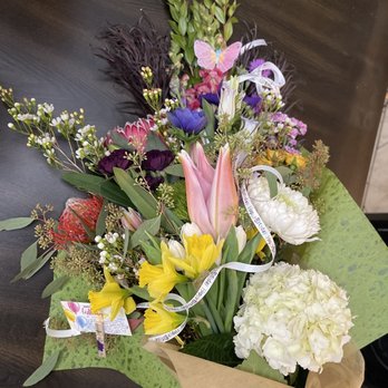 Blooming View - Bouquet from 2022. Looks small in this picture but it was between 2 to 3 feet in length. - Florists Near Me - La Verne, California Blooming View - Bouquet from 2022. Looks small in this picture but it was between 2 to 3 feet in length. - Florists Near Me - La Verne, California