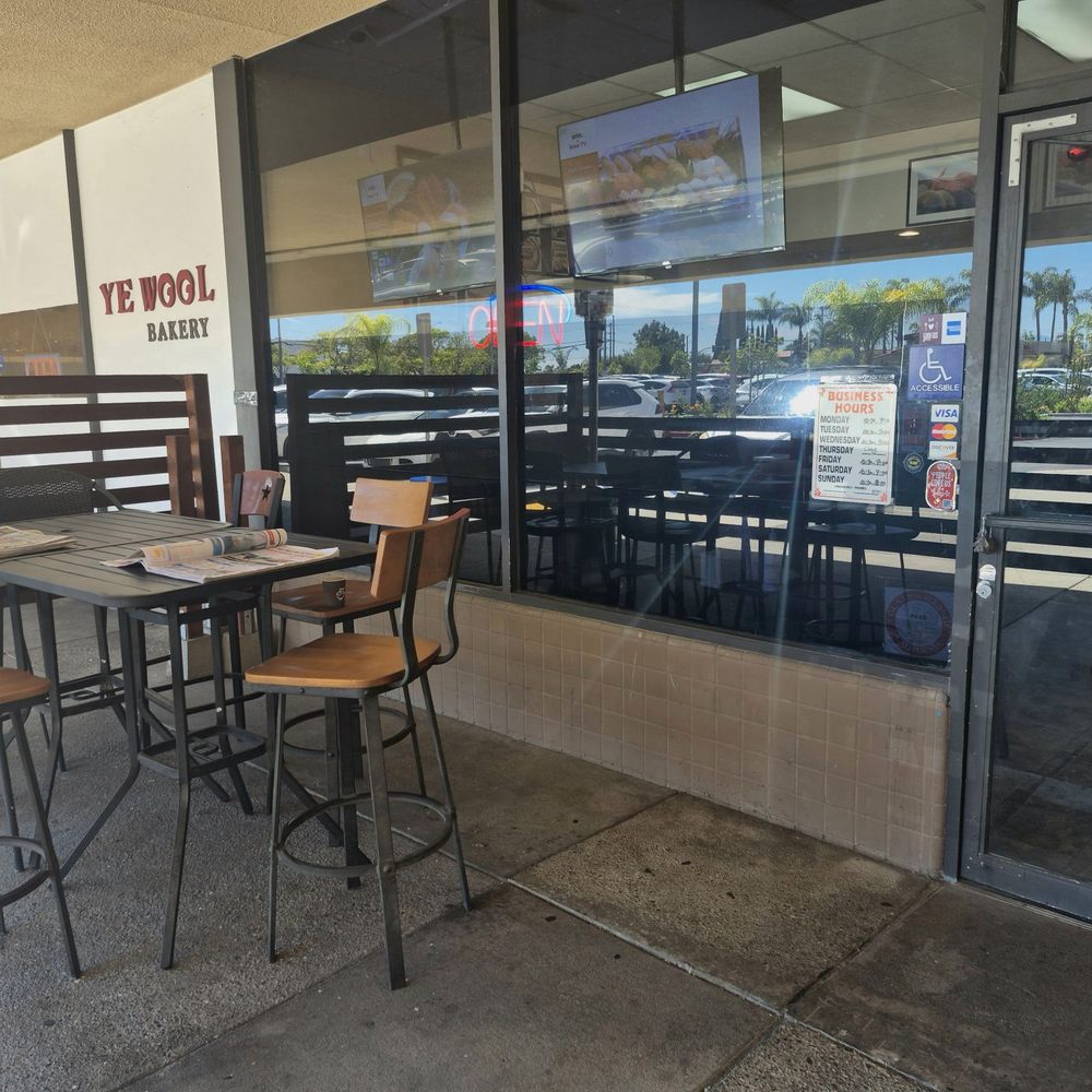 Patio area, only 2 tables