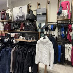Lululemon - Merchandise