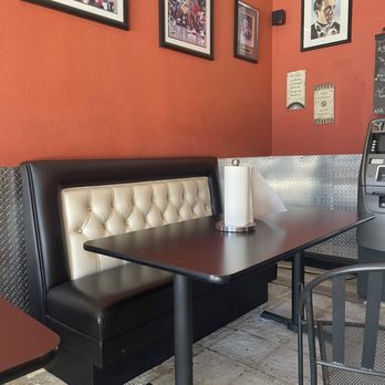 Uncle Andre's BBQ - Interior. - Barbeque Near Me - Studio City, California