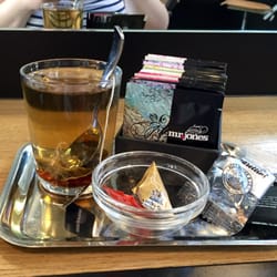 Het Haartheater - They bring you fancy tea and a cookie.