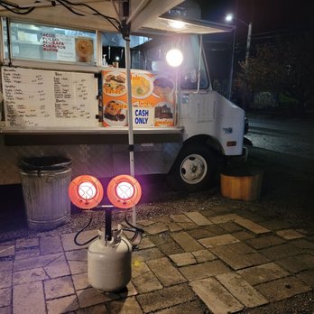 Taqueria La Quebrada - Heat Lamp during colder months - Food Trucks Near Me - Seattle, Washington