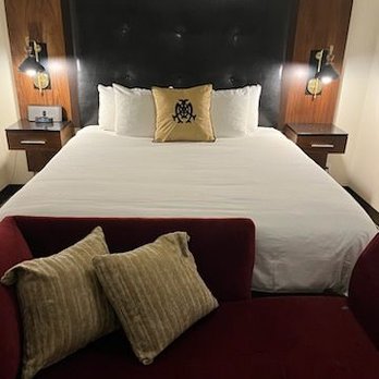 The Mayo Hotel - Bedroom - Hotels Near Me - Tulsa, Oklahoma The Mayo Hotel - Bedroom - Hotels Near Me - Tulsa, Oklahoma