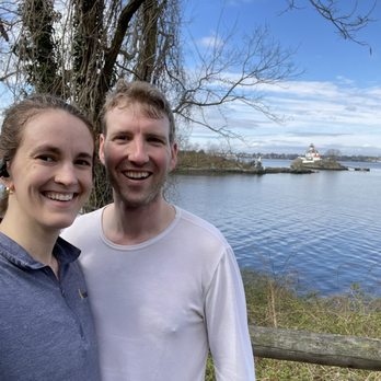East Bay Bike Path - Lighthouse selfie on a run - Parks Near Me East Bay Bike Path - Lighthouse selfie on a run - Parks Near Me