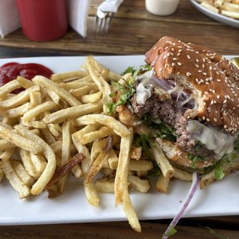 Cafe Dantorels - Cheeseburger with Fries - Cafes Near Me - Sacramento, California