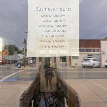 Bradley's Corner Cafe - UPDATE YOUR HOURS AND DO NOT GET MAD WHEN SOMEONE GIVES 1 - American Near Me - Topeka, Kansas
