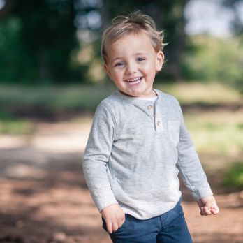 Aurelia Dumont Photography - Toddler in action - Session Photography Near Me Aurelia Dumont Photography - Toddler in action - Session Photography Near Me
