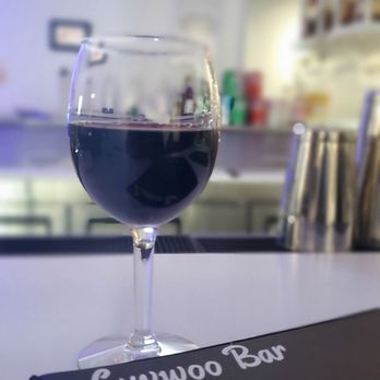 Luvwoo Bar - Meiomi Pinot Noir, $12 - Cocktail Bars Near Me - Saint Louis, Missouri