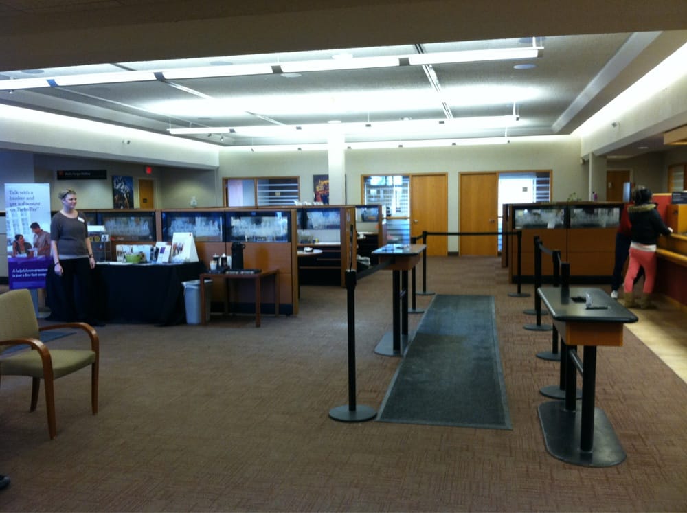 WELLS FARGO BANK 10 Reviews Banks & Credit Unions 7525 Currell Blvd, Woodbury, MN Phone