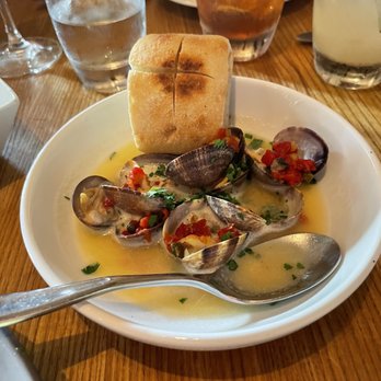 Bar Acuda - Clams - Tapas Bars Near Me - Hanalei, Hawaii