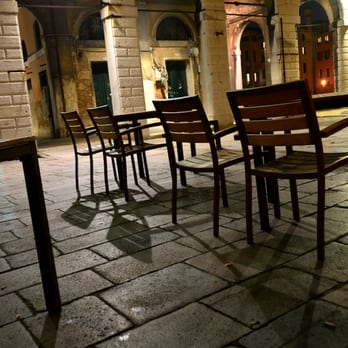 Osteria Bancogiro - Chilly November patio shot. - Italian Near Me - Venezia, VE