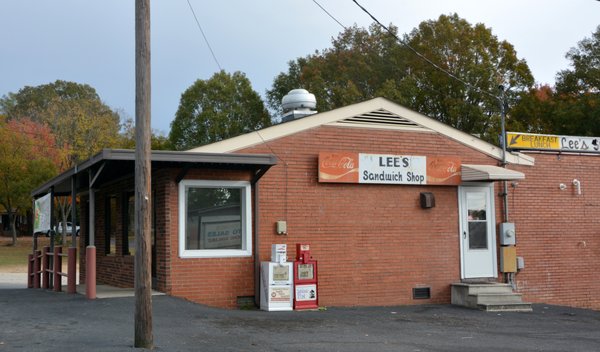 Lee's Sandwich Shop by null