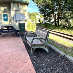 Ice Cream Depot - Enjoy The Breeze & The Ice Cream