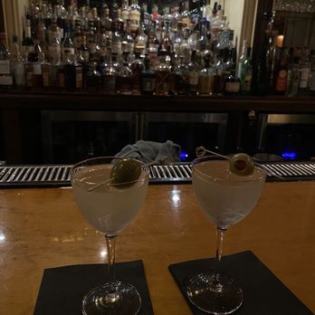 Ernesto's Cigar Lounge and Bar - Lounges Near Me - Petoskey, Michigan