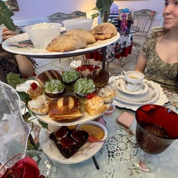 Mountain Oaks Manor - Afternoon tea service tower - Wedding Chapels Near Me - Ooltewah, Tennessee