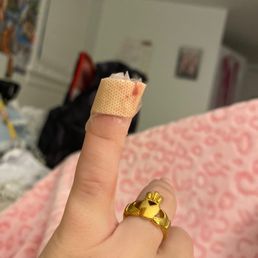 I put this bandaid on 2 minutes ago and it's already bleeding through