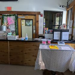 Groom Grub & Belly Rub - The front desk area