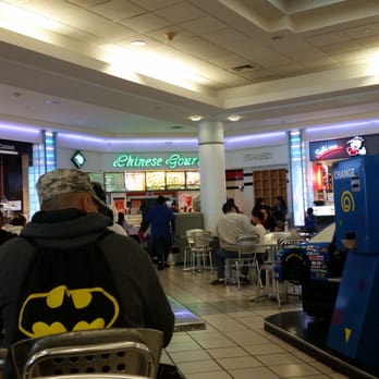 Broadway Commons - Don't eat here the food smells like rotten meat. - Shopping Centers Near Me - Hicksville, New York