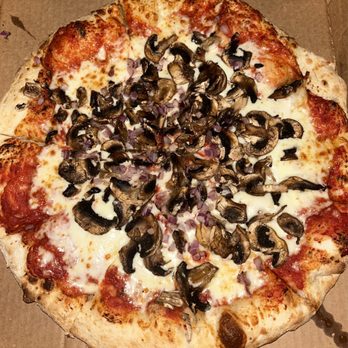 IL Primo Pizza & Wings - Large mushroom and onion pizza - Pizza Near Me - North Port, Florida