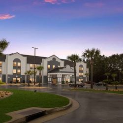 Best Western Bradbury Inn & Suites - Exterior