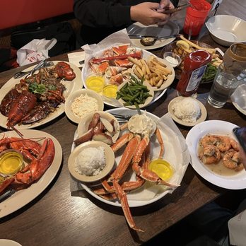 Bob Chinn's Crab House - Feast - Seafood Near Me - Wheeling, Illinois Bob Chinn's Crab House - Feast - Seafood Near Me - Wheeling, Illinois